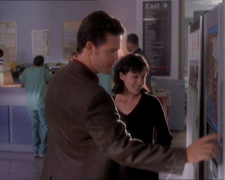 Charmed-Online_dot_net-1x01SomethingWiccaThisWayComes1553.jpg Charmed-Online_dot_net-1x01SomethingWiccaThisWayComes1553.jpg