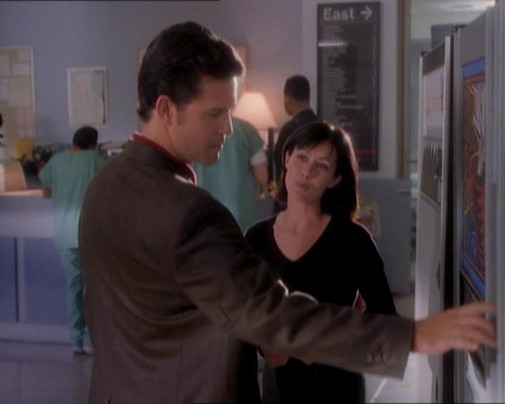 Charmed-Online_dot_net-1x01SomethingWiccaThisWayComes1554.jpg Charmed-Online_dot_net-1x01SomethingWiccaThisWayComes1554.jpg