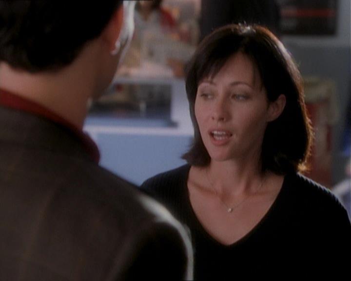 Charmed-Online_dot_net-1x01SomethingWiccaThisWayComes1559.jpg Charmed-Online_dot_net-1x01SomethingWiccaThisWayComes1559.jpg