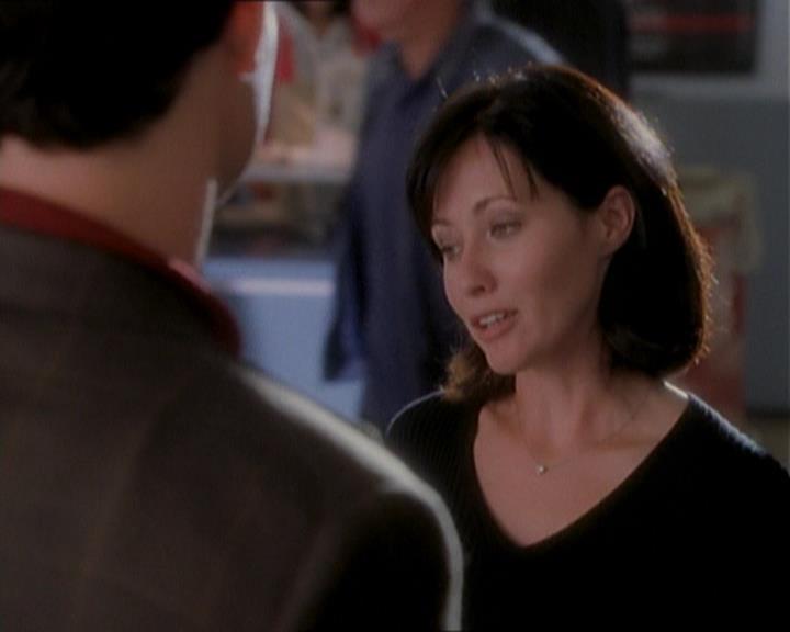 Charmed-Online_dot_net-1x01SomethingWiccaThisWayComes1560.jpg Charmed-Online_dot_net-1x01SomethingWiccaThisWayComes1560.jpg