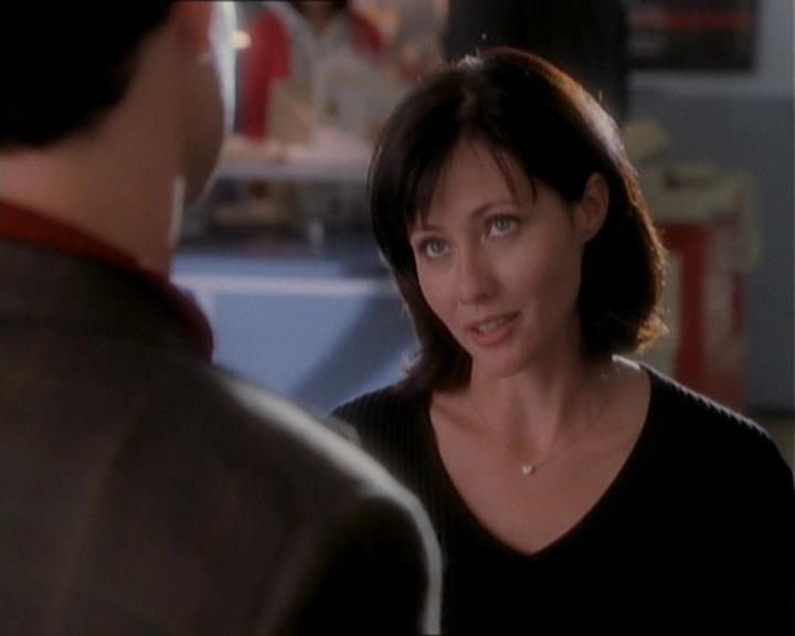 Charmed-Online_dot_net-1x01SomethingWiccaThisWayComes1561.jpg Charmed-Online_dot_net-1x01SomethingWiccaThisWayComes1561.jpg