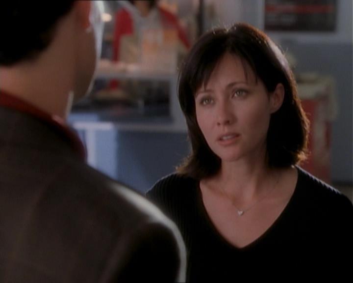 Charmed-Online_dot_net-1x01SomethingWiccaThisWayComes1567.jpg Charmed-Online_dot_net-1x01SomethingWiccaThisWayComes1567.jpg