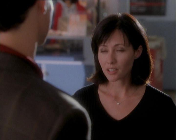 Charmed-Online_dot_net-1x01SomethingWiccaThisWayComes1571.jpg Charmed-Online_dot_net-1x01SomethingWiccaThisWayComes1571.jpg