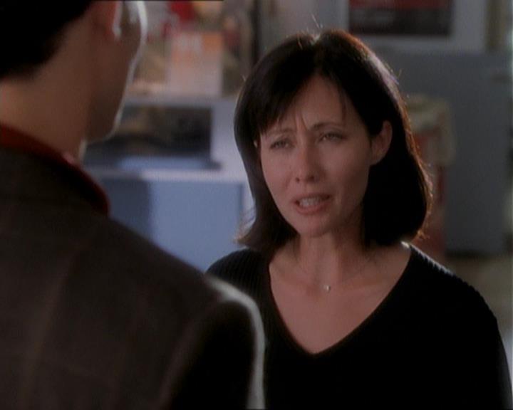 Charmed-Online_dot_net-1x01SomethingWiccaThisWayComes1575.jpg Charmed-Online_dot_net-1x01SomethingWiccaThisWayComes1575.jpg