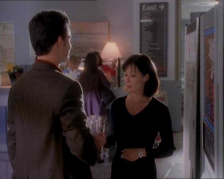 Charmed-Online_dot_net-1x01SomethingWiccaThisWayComes1580.jpg Charmed-Online_dot_net-1x01SomethingWiccaThisWayComes1580.jpg