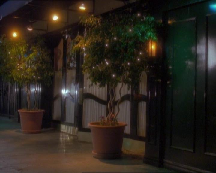 Charmed-Online_dot_net-1x01SomethingWiccaThisWayComes1592.jpg Charmed-Online_dot_net-1x01SomethingWiccaThisWayComes1592.jpg