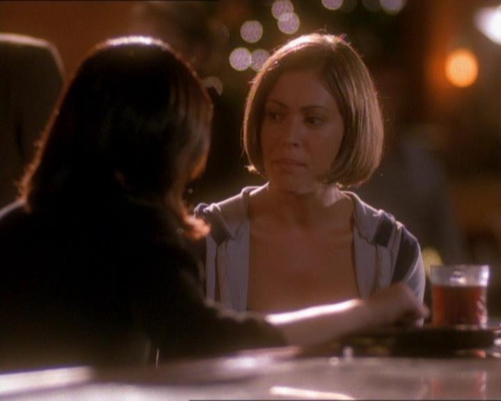 Charmed-Online_dot_net-1x01SomethingWiccaThisWayComes1611.jpg