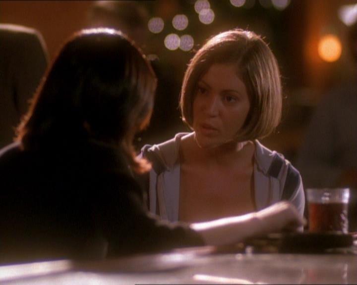 Charmed-Online_dot_net-1x01SomethingWiccaThisWayComes1614.jpg Charmed-Online_dot_net-1x01SomethingWiccaThisWayComes1614.jpg