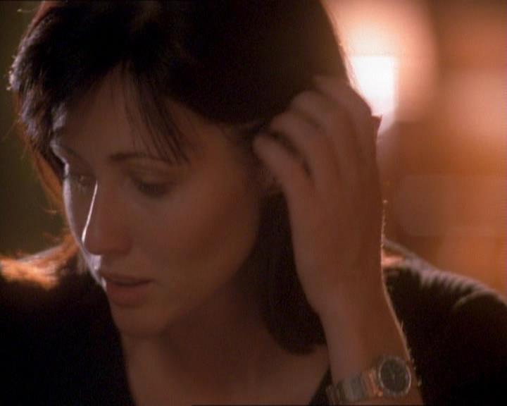 Charmed-Online_dot_net-1x01SomethingWiccaThisWayComes1616.jpg Charmed-Online_dot_net-1x01SomethingWiccaThisWayComes1616.jpg