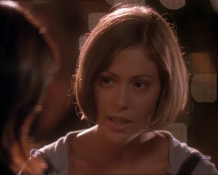 Charmed-Online_dot_net-1x01SomethingWiccaThisWayComes1619.jpg Charmed-Online_dot_net-1x01SomethingWiccaThisWayComes1619.jpg