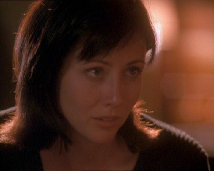 Charmed-Online_dot_net-1x01SomethingWiccaThisWayComes1621.jpg Charmed-Online_dot_net-1x01SomethingWiccaThisWayComes1621.jpg