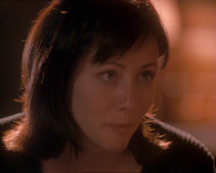 Charmed-Online_dot_net-1x01SomethingWiccaThisWayComes1622.jpg Charmed-Online_dot_net-1x01SomethingWiccaThisWayComes1622.jpg