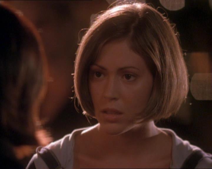 Charmed-Online_dot_net-1x01SomethingWiccaThisWayComes1623.jpg Charmed-Online_dot_net-1x01SomethingWiccaThisWayComes1623.jpg
