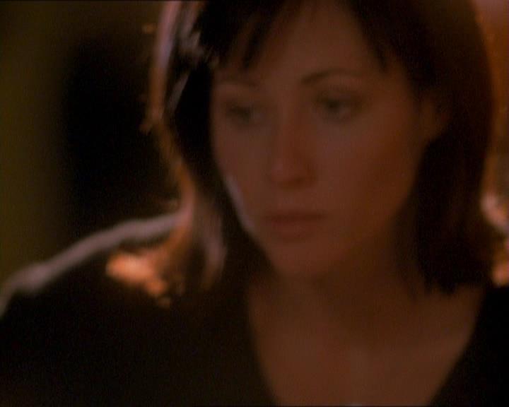 Charmed-Online_dot_net-1x01SomethingWiccaThisWayComes1627.jpg Charmed-Online_dot_net-1x01SomethingWiccaThisWayComes1627.jpg