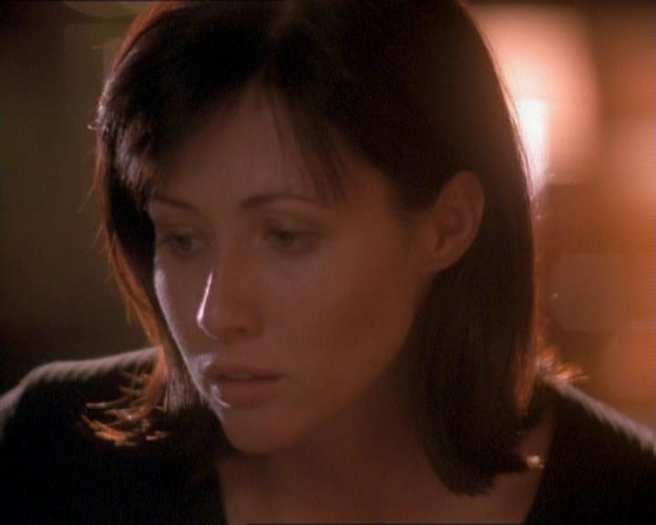 Charmed-Online_dot_net-1x01SomethingWiccaThisWayComes1632.jpg Charmed-Online_dot_net-1x01SomethingWiccaThisWayComes1632.jpg