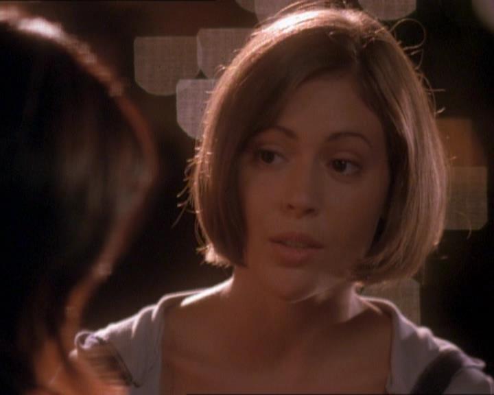 Charmed-Online_dot_net-1x01SomethingWiccaThisWayComes1643.jpg Charmed-Online_dot_net-1x01SomethingWiccaThisWayComes1643.jpg