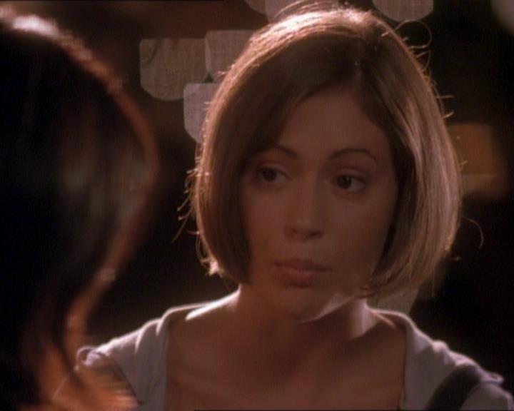 Charmed-Online_dot_net-1x01SomethingWiccaThisWayComes1644.jpg Charmed-Online_dot_net-1x01SomethingWiccaThisWayComes1644.jpg