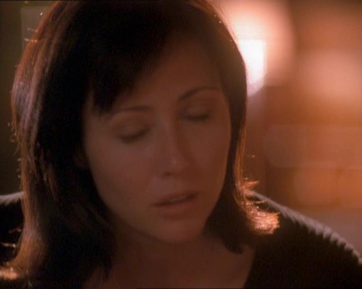 Charmed-Online_dot_net-1x01SomethingWiccaThisWayComes1645.jpg Charmed-Online_dot_net-1x01SomethingWiccaThisWayComes1645.jpg