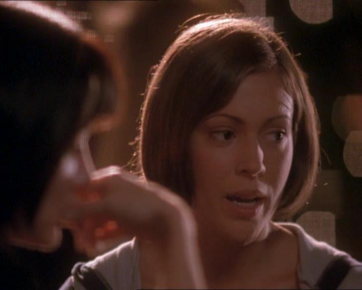 Charmed-Online_dot_net-1x01SomethingWiccaThisWayComes1649.jpg Charmed-Online_dot_net-1x01SomethingWiccaThisWayComes1649.jpg