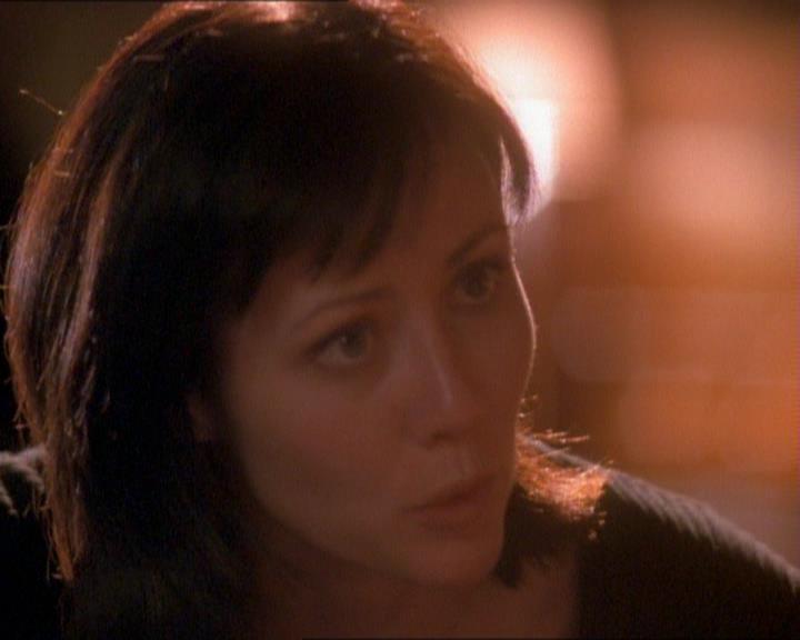 Charmed-Online_dot_net-1x01SomethingWiccaThisWayComes1656.jpg Charmed-Online_dot_net-1x01SomethingWiccaThisWayComes1656.jpg