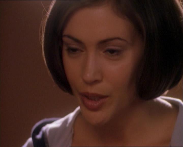 Charmed-Online_dot_net-1x01SomethingWiccaThisWayComes1658.jpg