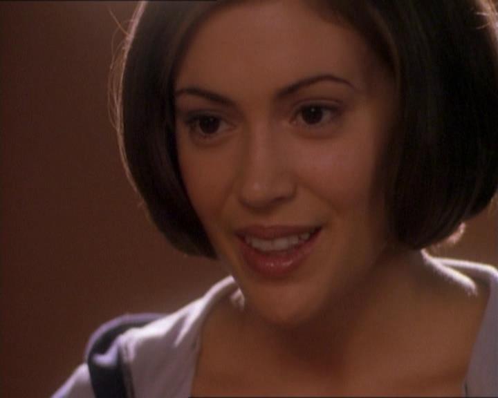 Charmed-Online_dot_net-1x01SomethingWiccaThisWayComes1660.jpg Charmed-Online_dot_net-1x01SomethingWiccaThisWayComes1660.jpg
