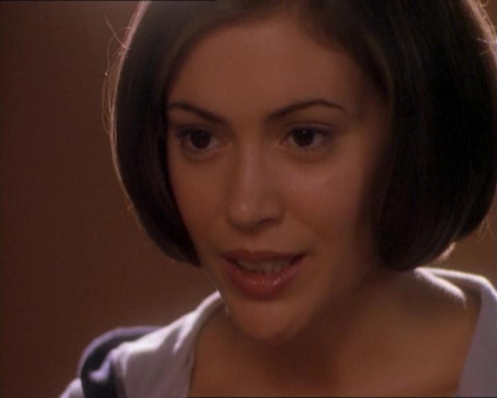 Charmed-Online_dot_net-1x01SomethingWiccaThisWayComes1661.jpg Charmed-Online_dot_net-1x01SomethingWiccaThisWayComes1661.jpg