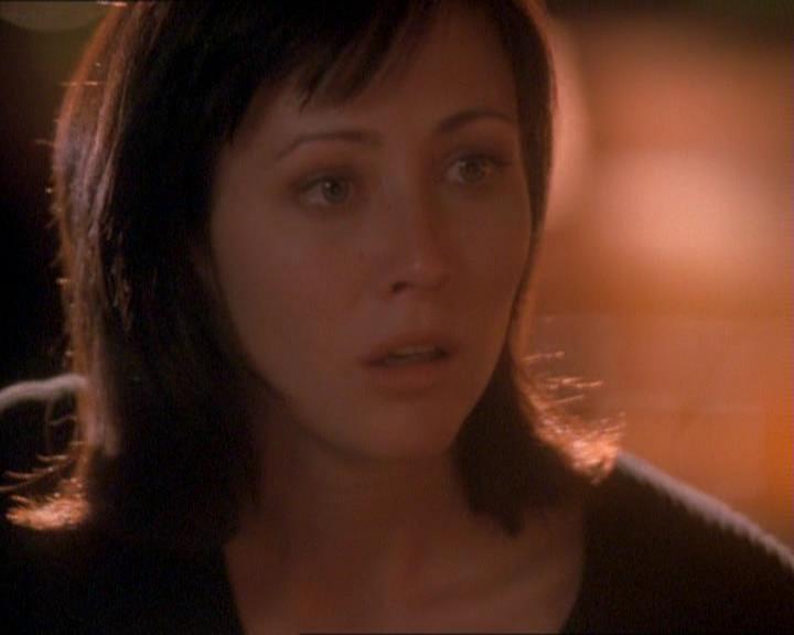 Charmed-Online_dot_net-1x01SomethingWiccaThisWayComes1663.jpg Charmed-Online_dot_net-1x01SomethingWiccaThisWayComes1663.jpg