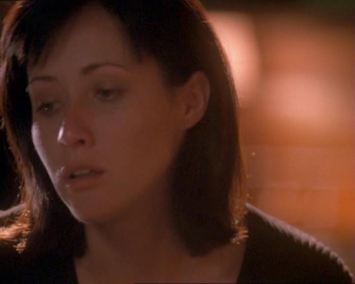 Charmed-Online_dot_net-1x01SomethingWiccaThisWayComes1664.jpg Charmed-Online_dot_net-1x01SomethingWiccaThisWayComes1664.jpg
