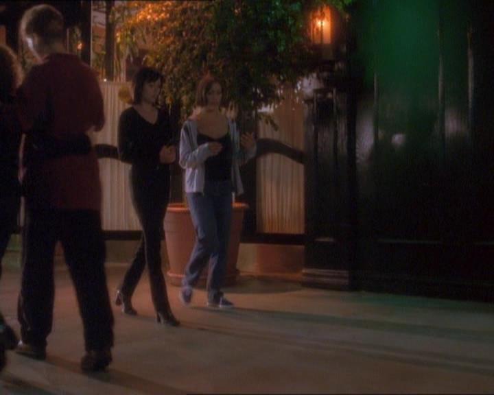 Charmed-Online_dot_net-1x01SomethingWiccaThisWayComes1669.jpg Charmed-Online_dot_net-1x01SomethingWiccaThisWayComes1669.jpg