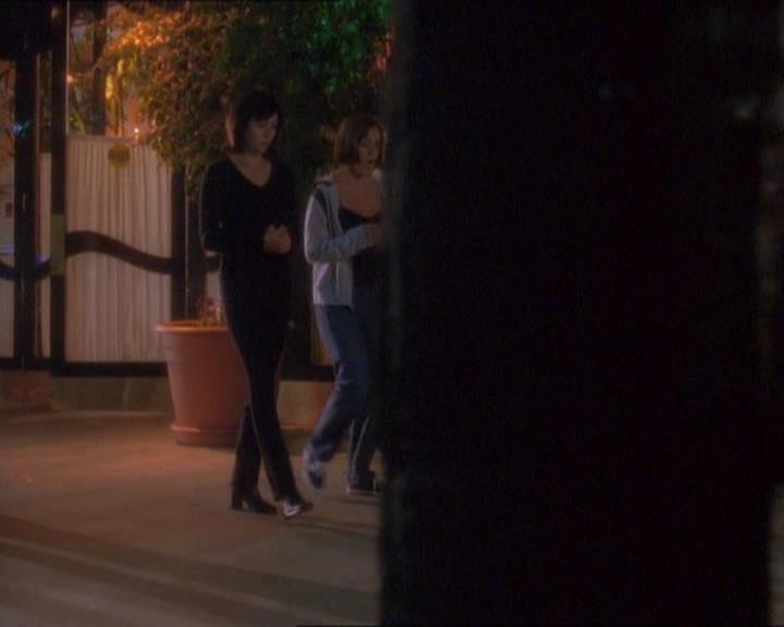 Charmed-Online_dot_net-1x01SomethingWiccaThisWayComes1670.jpg Charmed-Online_dot_net-1x01SomethingWiccaThisWayComes1670.jpg