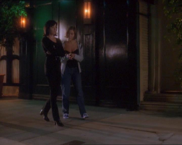 Charmed-Online_dot_net-1x01SomethingWiccaThisWayComes1673.jpg Charmed-Online_dot_net-1x01SomethingWiccaThisWayComes1673.jpg