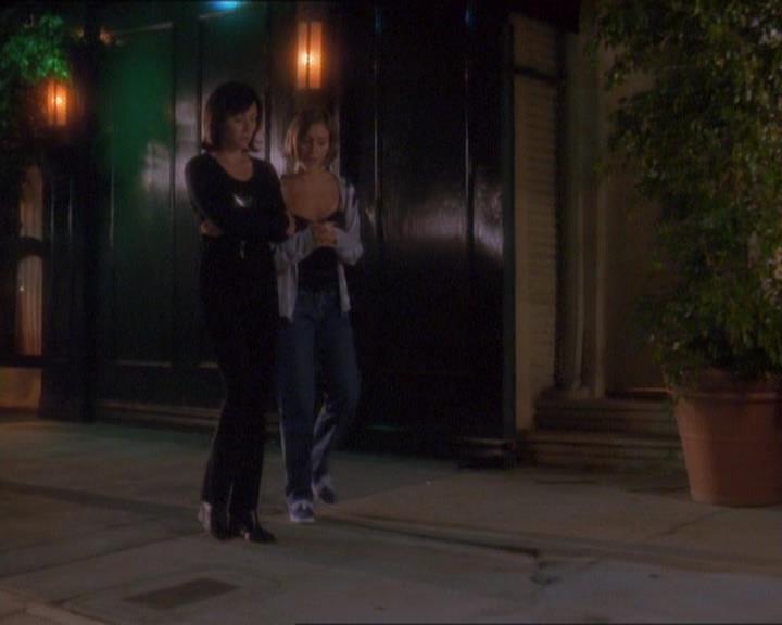 Charmed-Online_dot_net-1x01SomethingWiccaThisWayComes1674.jpg Charmed-Online_dot_net-1x01SomethingWiccaThisWayComes1674.jpg