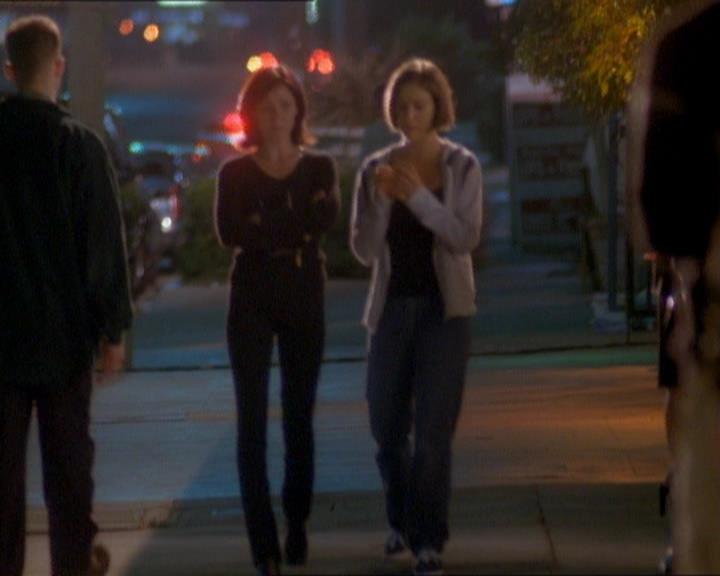Charmed-Online_dot_net-1x01SomethingWiccaThisWayComes1680.jpg