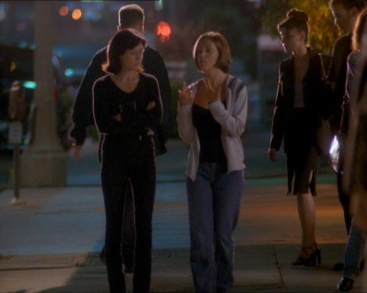 Charmed-Online_dot_net-1x01SomethingWiccaThisWayComes1682.jpg