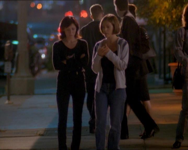 Charmed-Online_dot_net-1x01SomethingWiccaThisWayComes1683.jpg