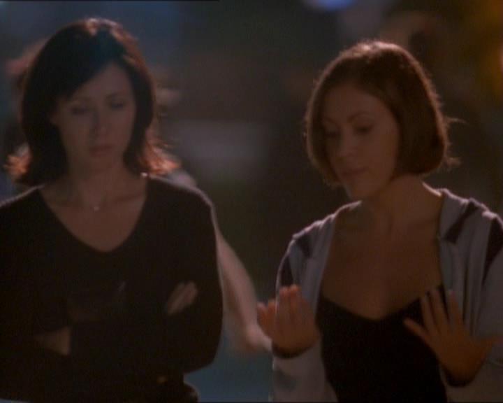 Charmed-Online_dot_net-1x01SomethingWiccaThisWayComes1690.jpg