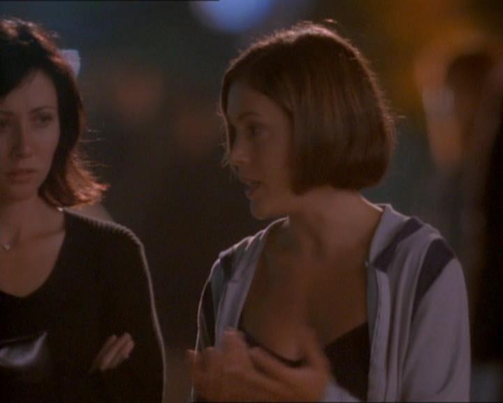 Charmed-Online_dot_net-1x01SomethingWiccaThisWayComes1693.jpg Charmed-Online_dot_net-1x01SomethingWiccaThisWayComes1693.jpg