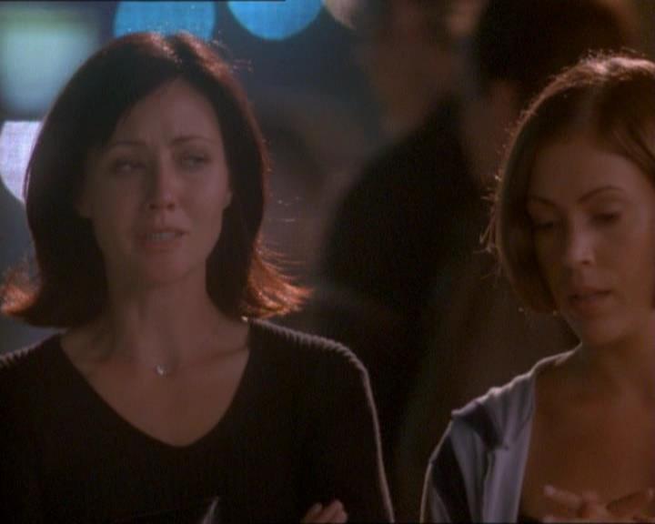 Charmed-Online_dot_net-1x01SomethingWiccaThisWayComes1695.jpg Charmed-Online_dot_net-1x01SomethingWiccaThisWayComes1695.jpg