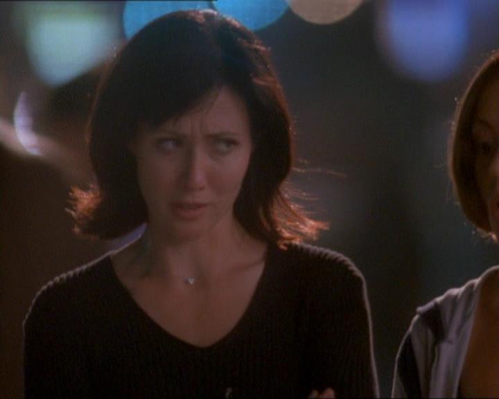 Charmed-Online_dot_net-1x01SomethingWiccaThisWayComes1696.jpg