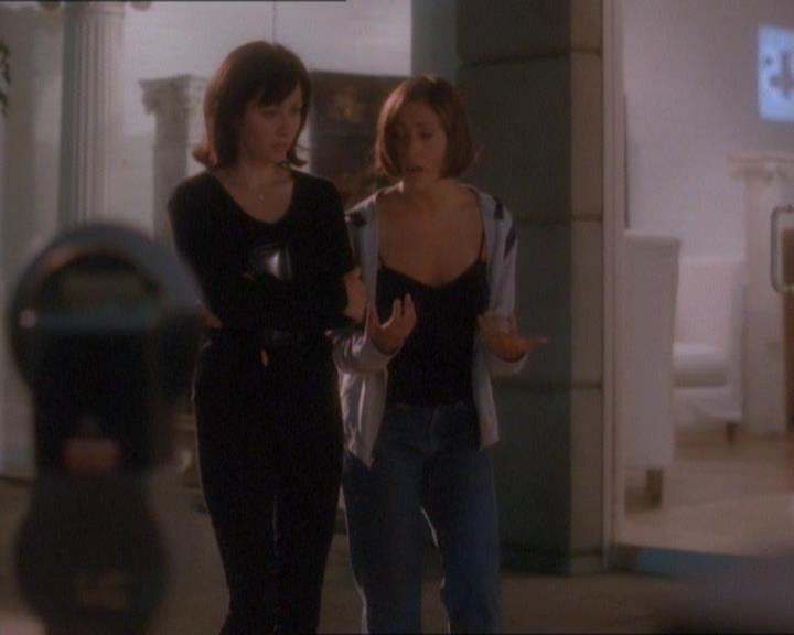 Charmed-Online_dot_net-1x01SomethingWiccaThisWayComes1704.jpg