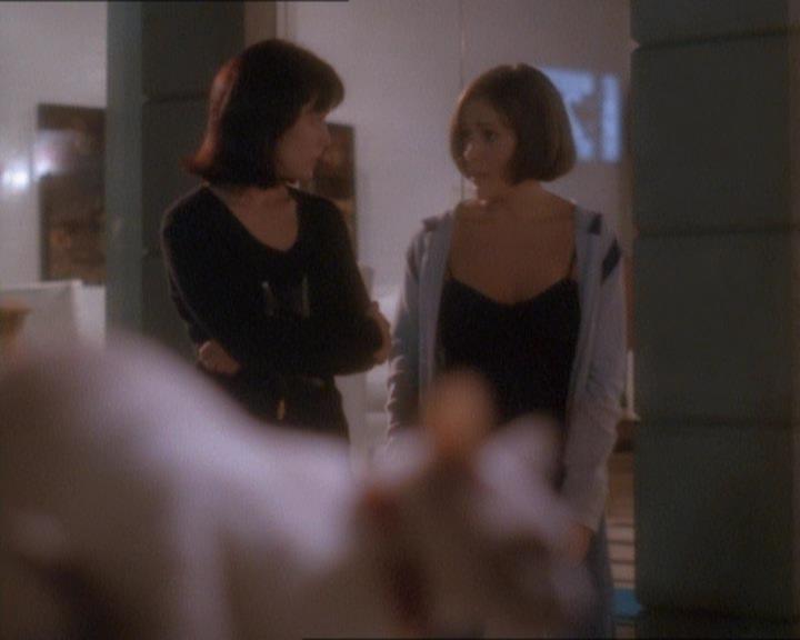 Charmed-Online_dot_net-1x01SomethingWiccaThisWayComes1707.jpg