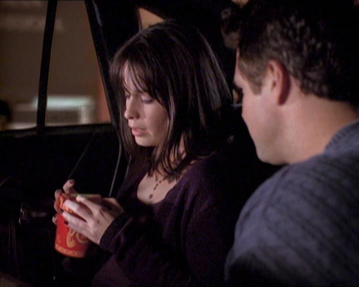 Charmed-Online_dot_net-1x01SomethingWiccaThisWayComes1715.jpg