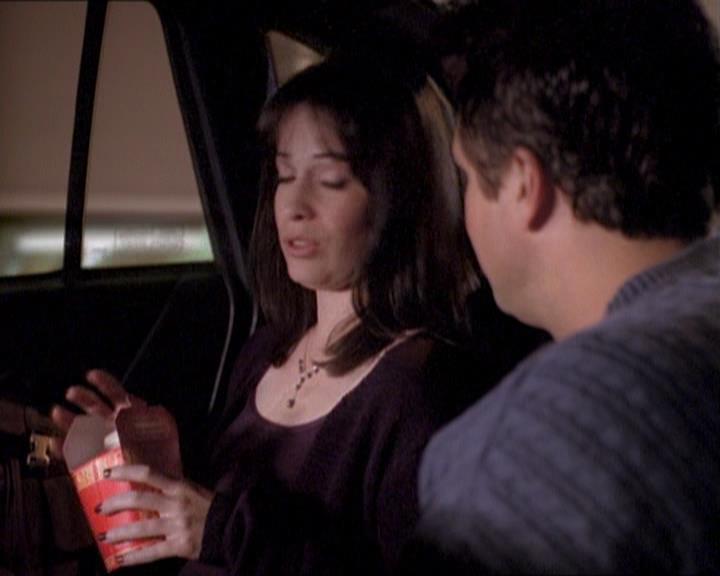 Charmed-Online_dot_net-1x01SomethingWiccaThisWayComes1726.jpg