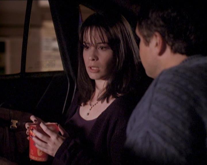 Charmed-Online_dot_net-1x01SomethingWiccaThisWayComes1753.jpg