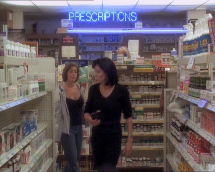 Charmed-Online_dot_net-1x01SomethingWiccaThisWayComes1772.jpg