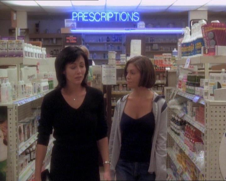 Charmed-Online_dot_net-1x01SomethingWiccaThisWayComes1777.jpg