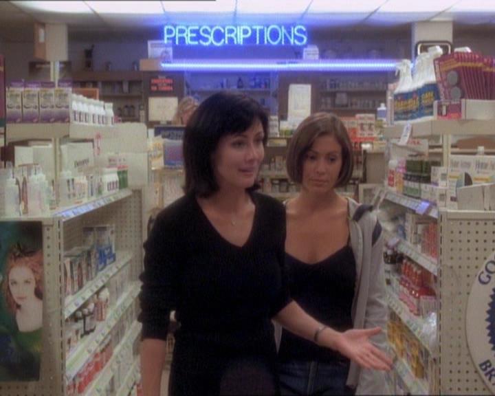 Charmed-Online_dot_net-1x01SomethingWiccaThisWayComes1778.jpg