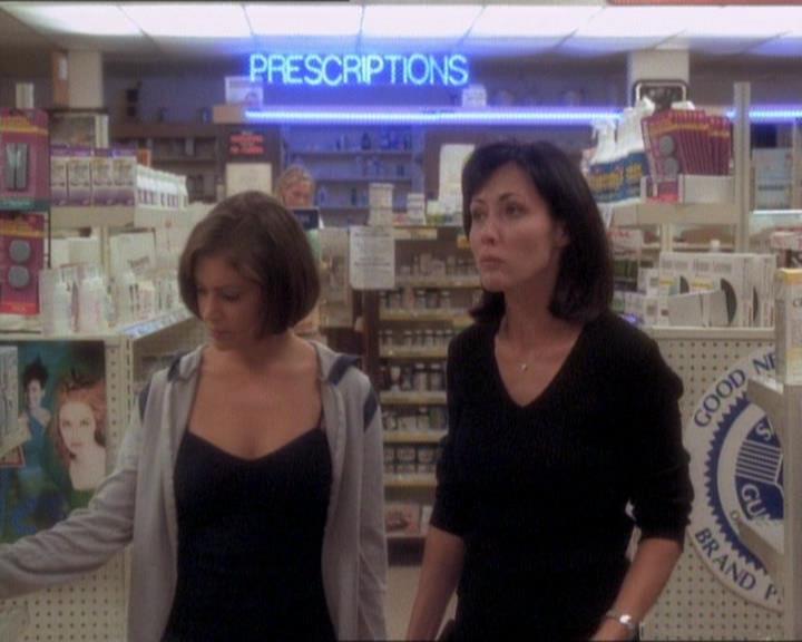Charmed-Online_dot_net-1x01SomethingWiccaThisWayComes1780.jpg