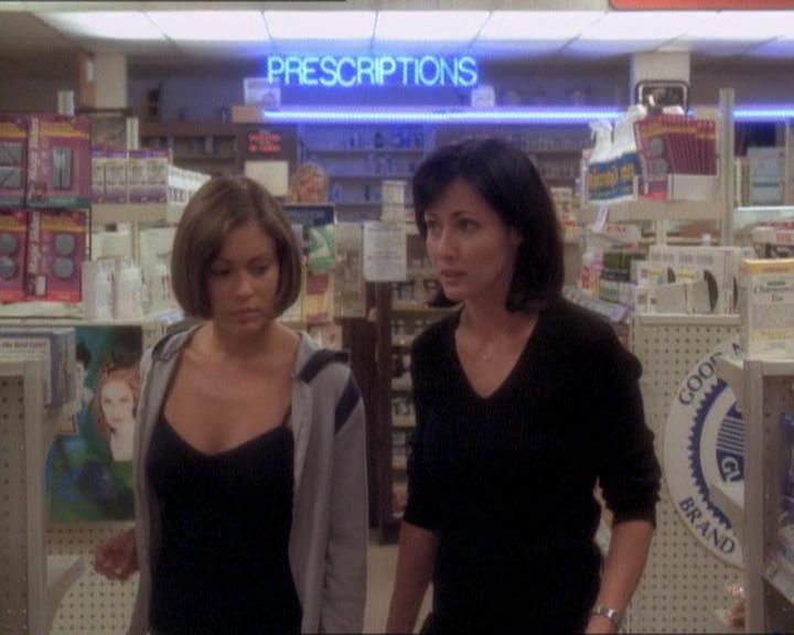 Charmed-Online_dot_net-1x01SomethingWiccaThisWayComes1781.jpg